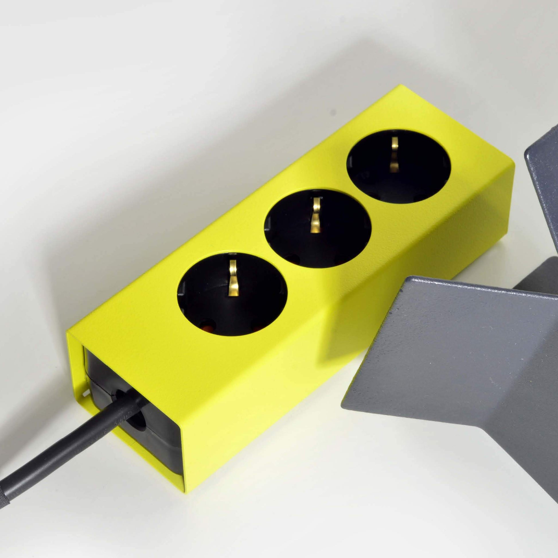 Multiple power strip made of steel | Peppermint products