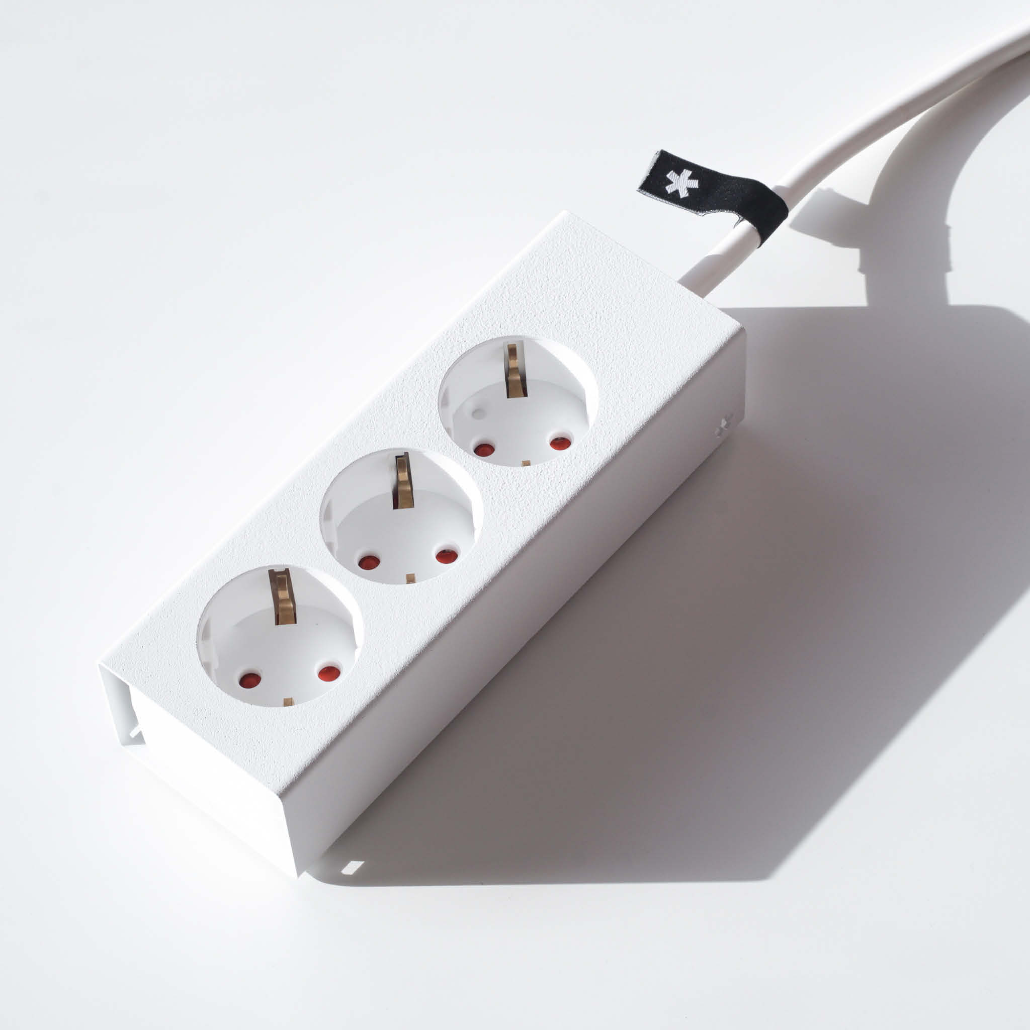 Plug 3 | Modern Multi Socket Power strip – PEPPERMINT