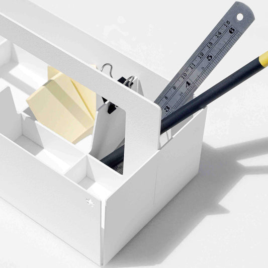 Toolbox aus Stahl in weiß, das praktische Organisationswerkzeug für das Bad.